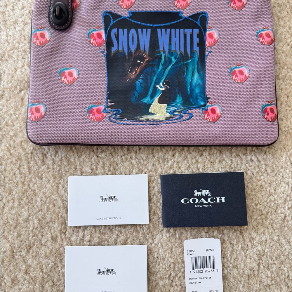 COACH 33053 Coach X Disney Snow White Turnlock 26 Pouch - Picture 4 of 4